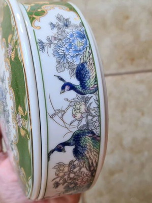 Round storage box new condition