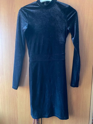 Velvet dress H&M black size S like new with open back and elastic