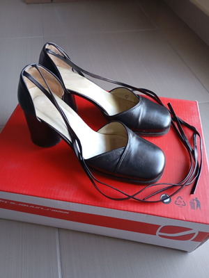Vintage Shellys leather high heel shoes with strap used size 36-37