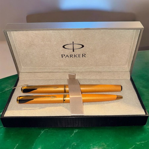 Parker vintage pen and ballpoint set new with gold detail