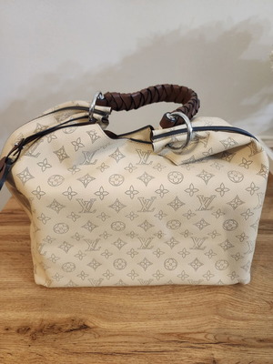Louis Vuitton Carmel Mahina Hobo Bag new, brown crossbody