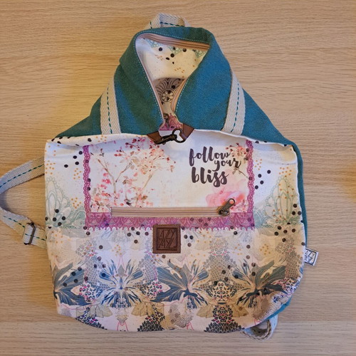 LazyDayz fabric backpack like new, multicolor