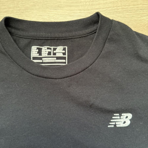 New Balance Men's Back Arc Logo T-Shirt, black, size S