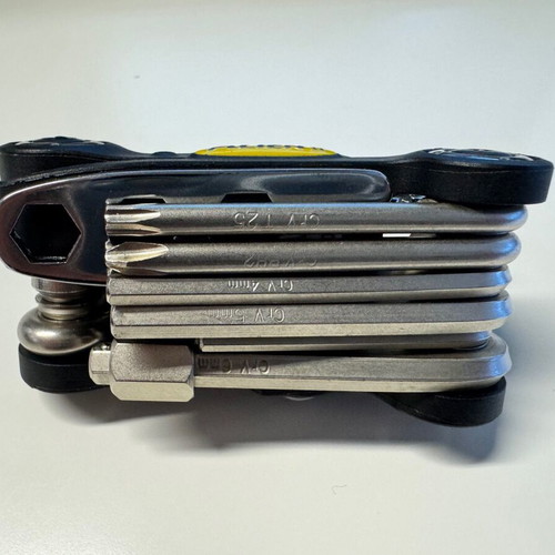 Topeak ALiEN II multitool like new with 31 functions and carrying case
