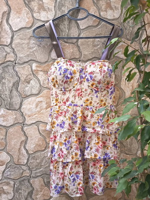Girly dress like new, size large, multicolored