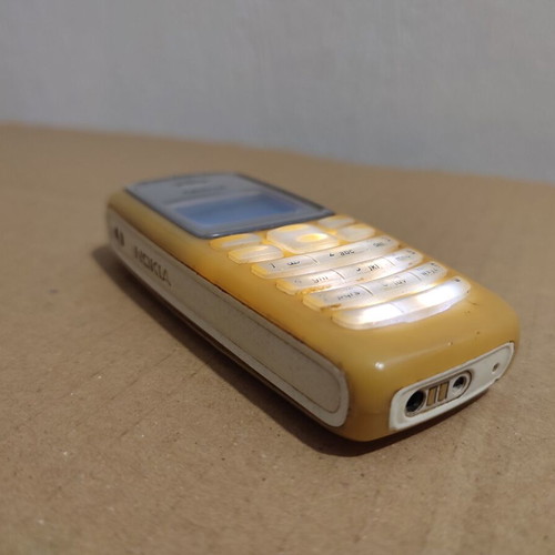 Nokia 2100 used, functional with charger without battery