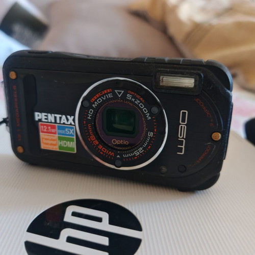 Pentax Optio W90 waterproof camera 12.1 MP with case and memory card