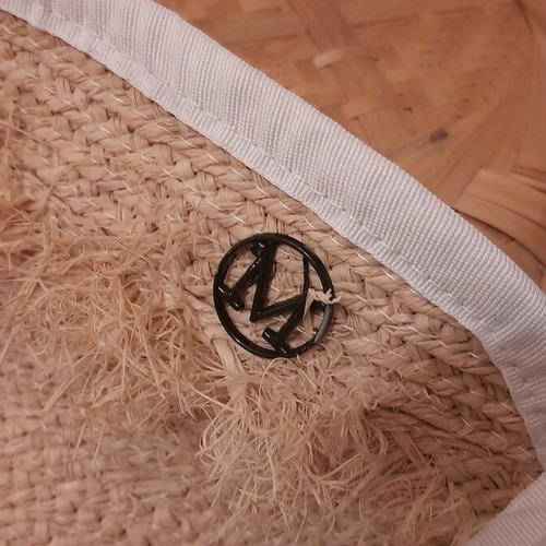 Straw beach hat like new, beige, size L
