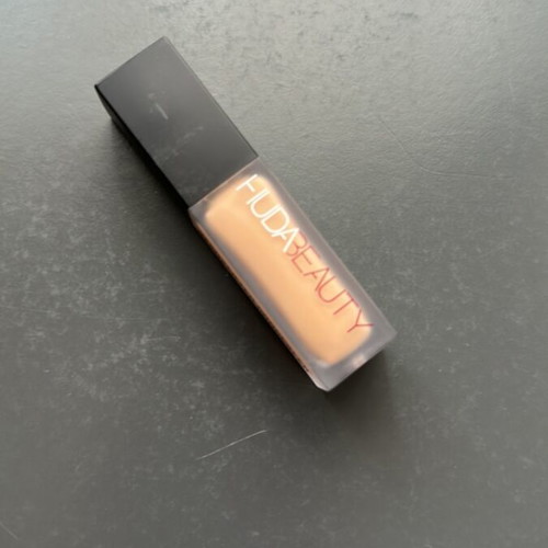 Huda Beauty concealer new, shade Granola 4.5gr