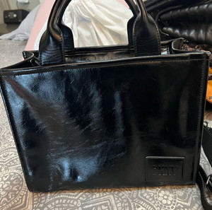 Μαύρη τσάντα DKNY