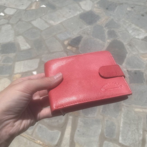 Women's wallet new, fuchsia color with compartments and clasp