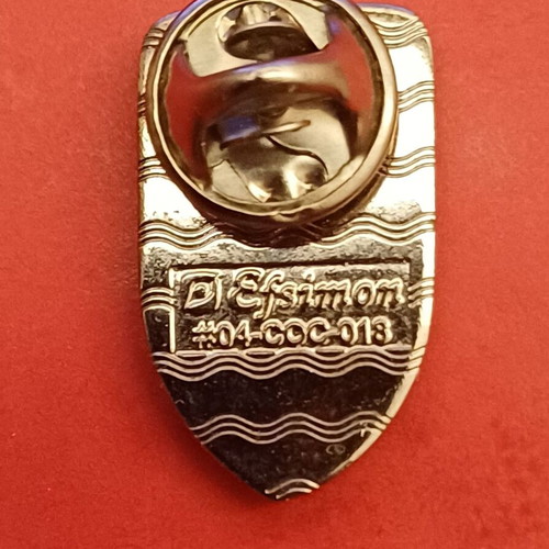 Athens 2004 Olympic Games Coca Cola pin like new with national emblem