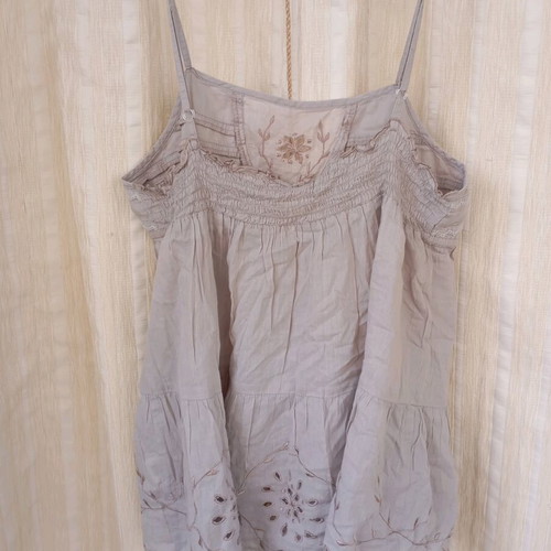 Bershka ranta top like new with designs, lightweight fabric, size L