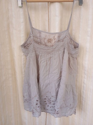 Bershka ranta top like new with designs, lightweight fabric, size L