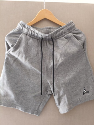 Jordan Essentials boys' shorts XS, grey