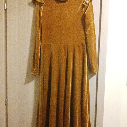 Velvet mustard dress Shein long like new -  12,00 - Vendora.cy