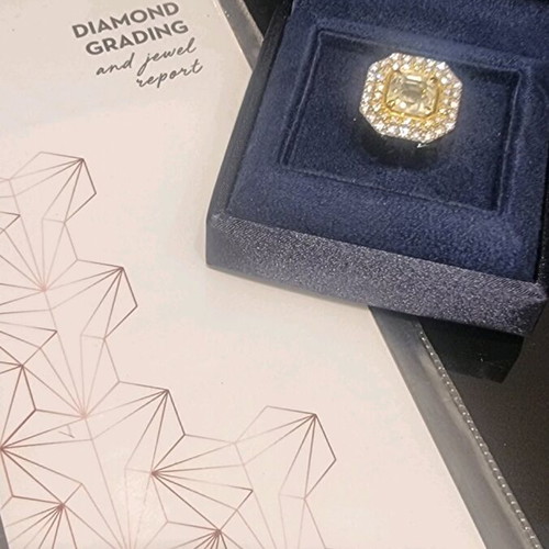 18K white gold ring with natural yellow sapphire and brilliant new