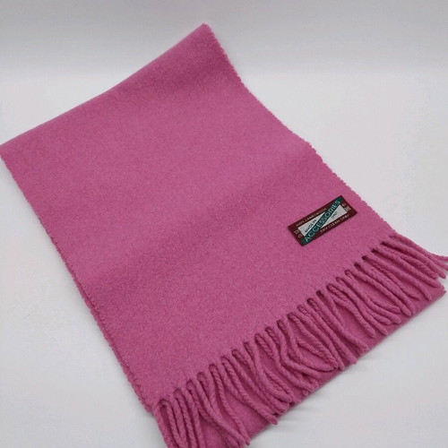 Winter lambswool scarf pink with fringes like new