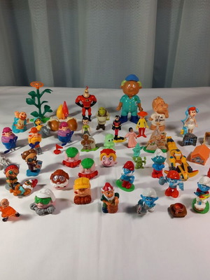 Фигурки Kinder и други герои употребявани, комплект от 42 броя