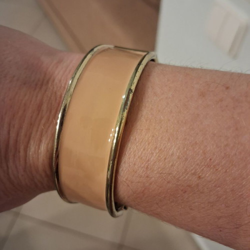 Bracelet used in gold and beige-orange color