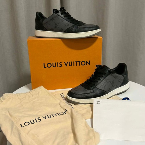 Louis Vuitton sneakers used, size 41