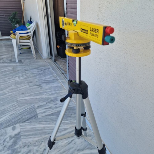Powerfix PLW 670 Laser Level with Adjustable Aluminum Tripod like new