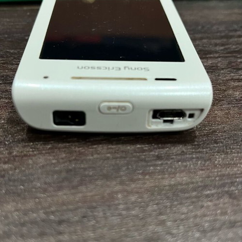 Sony Xperia x8 mini like new, white, with memory card