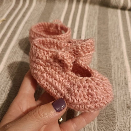 Knitted baby booties new, pink, 0-6 months
