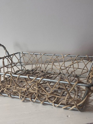 Decorative basket like new