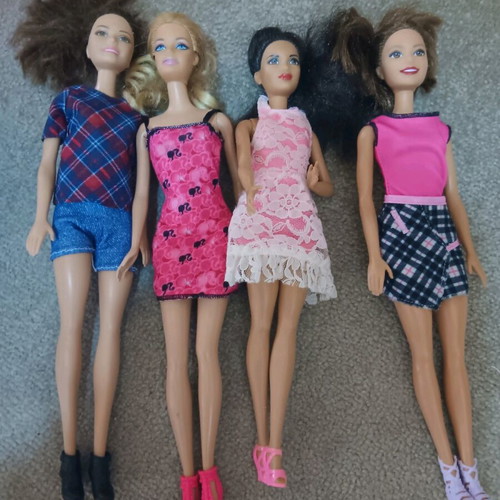 Barbie set used with 6 dolls, bicycle, pool and accessories