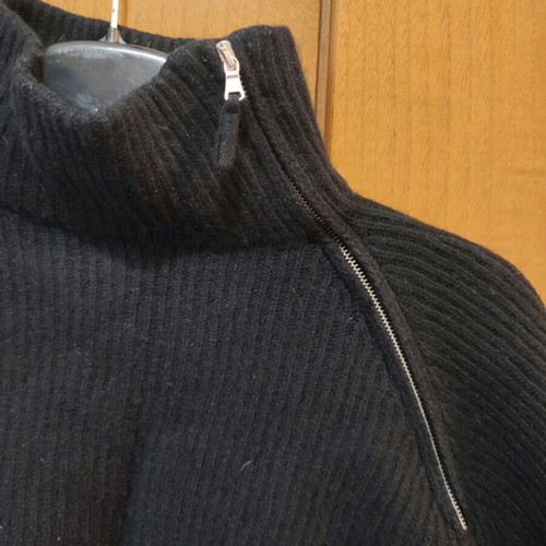 Benetton black wool short sweater for girls like new