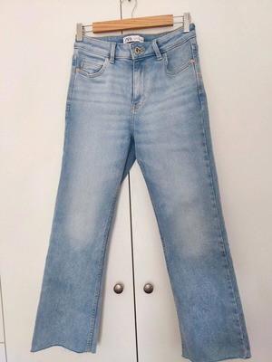 Zara light washed jeans used, cropped petite 36