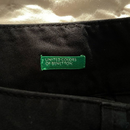 United Colors of Benetton black pleated skirt like new, size L