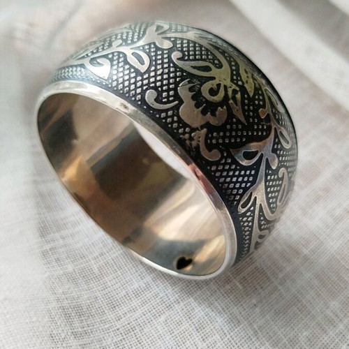 Vintage bracelet used, carved silver