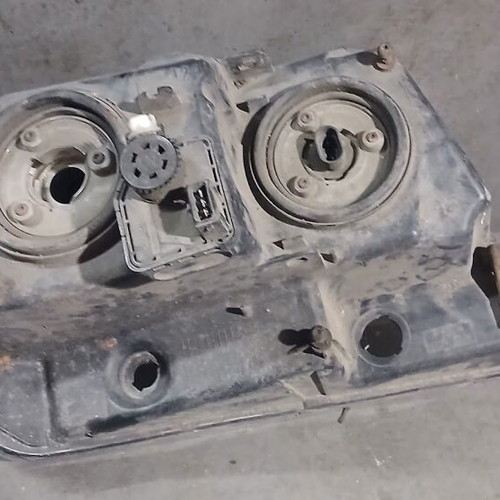 Jeep Cherokee left headlight used