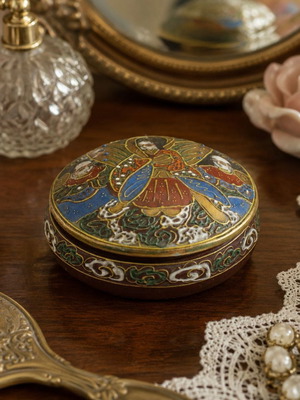 Chinese porcelain jewelry box with hand-painted enamel and relief details like new