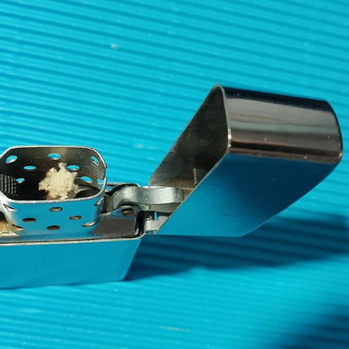Z-16 Windproof Lighter like new