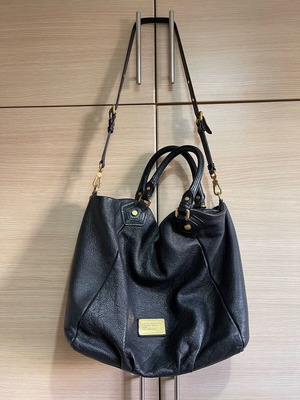 Τσάντα Marc Jacobs χιαστί 50Χ35 μαύρη σαν καινούργια, δέρμα αγελάδας