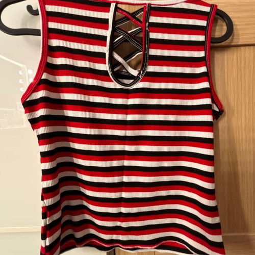 Sleeveless top size M, like new, white and red stripes
