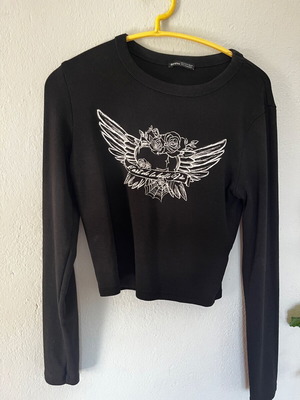 Cropped Bershka top used, black, size M with print