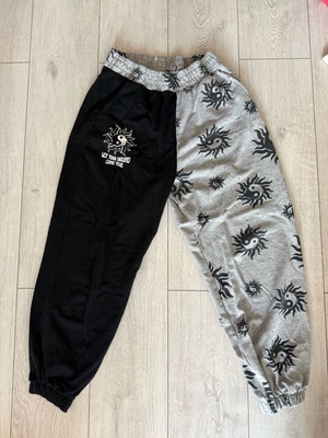 DeFacto tracksuit with two different legs like new, size S, black and white