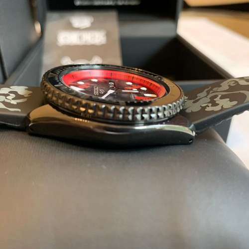 Seiko 5 x One Piece Luffy Limited Edition SRPH65K1F like new