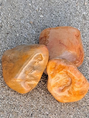 Mineral stones like new, set of 3 with irregular shapes and natural colors