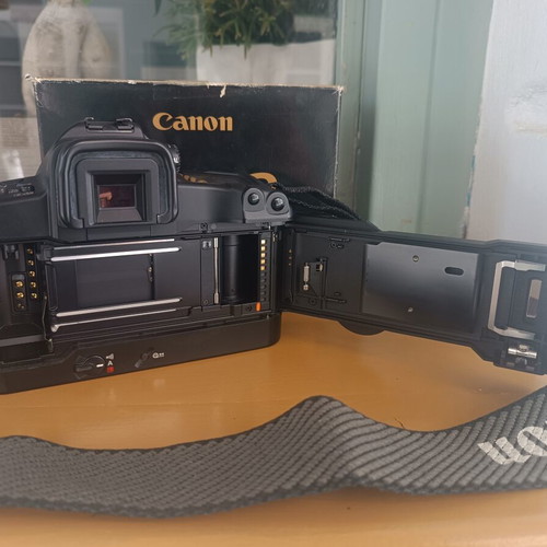 Canon EOS 3 35mm SLR camera like new