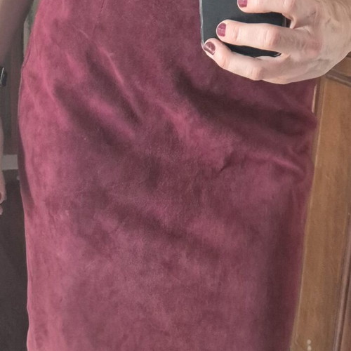 Midi suede skirt burgundy like new