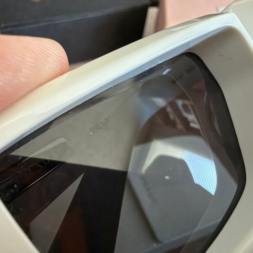 Prada SPR24Y sunglasses like new, white frame, unisex