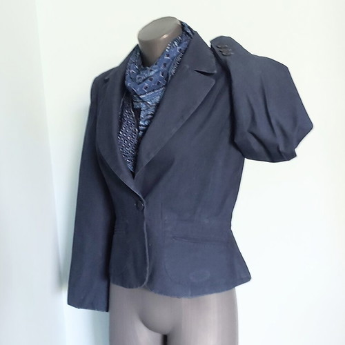 In Linea women's fitted denim blazer