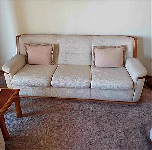 Σαλόνι, δύο άνετοι καναπέδες + τραπέζι