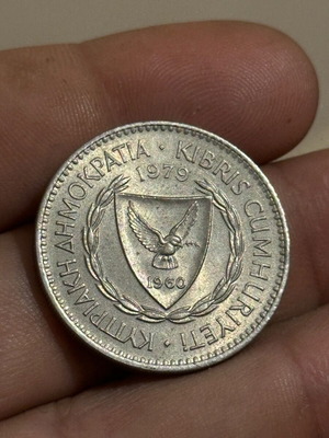 100 Mils Cyprus 1979 like new, copper nickel