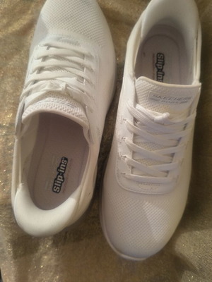 Skechers women's athletic shoes like new, size 38.5, white